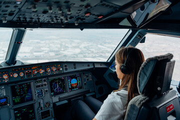 Female airline pilot monitoring aircraft instruments during descent approach © Iván Berrocal