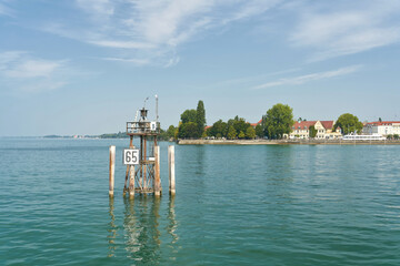 Leitfeuer zur Markierung des Fahrwassers vor der Hafeneinfahrt von Lindau am Bodensee