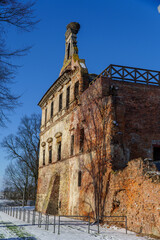 Ujazd , zamek , ruiny  © rob