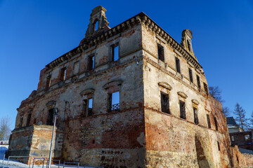 Ujazd , zamek , ruiny  © rob