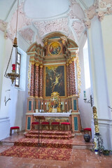 Blick auf den Altar der ber&uuml;hmten Wallfahrtskirche St. Bartholom&auml; am K&ouml;nigssee, in Bayern, Deutschland.