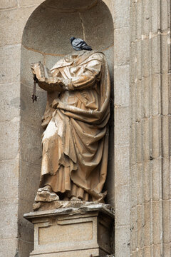 Headless statue