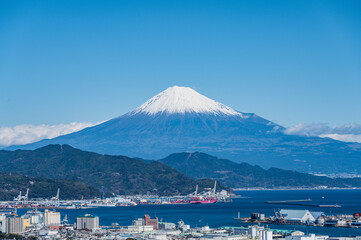 山梨県本栖湖からの富士山と初日の出