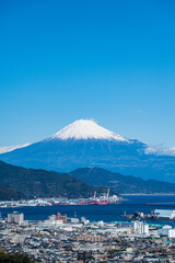 山梨県本栖湖からの富士山と初日の出