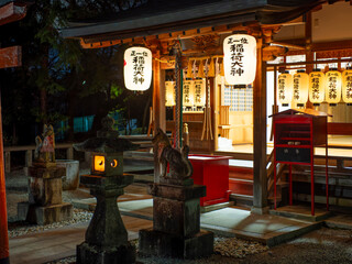 御扉が開けられた元旦の稲荷神社