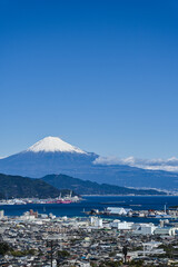 山梨県本栖湖からの富士山と初日の出