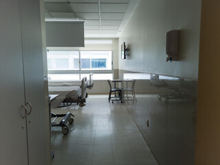 Empty hospital room reflecting modern healthcare environment