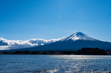 山梨県本栖湖からの富士山と初日の出