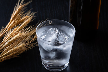 日本のお酒、麦焼酎のロック