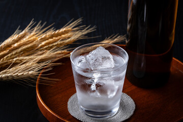 日本のお酒、麦焼酎のロック