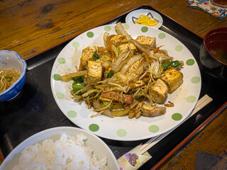 沖縄の定食屋の食事