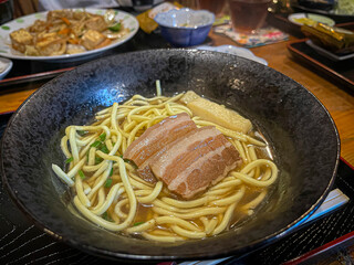 沖縄の定食屋の食事