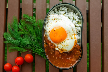 アウトドアでスキレット料理　Outdoor dishes made in an iron pan