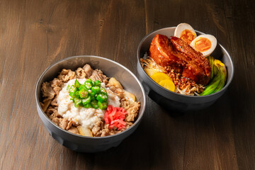 アウトドアでスキレット料理　Outdoor dishes made in an iron pan