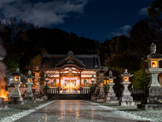 元旦　御扉が開かれた深夜の神社