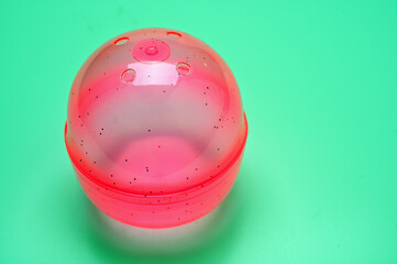 ガシャポンの空カプセル02