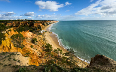 Obraz premium Barranco Beach, Algarve, amazing desert beach between cliffs in southern Portugal with incredible blue water