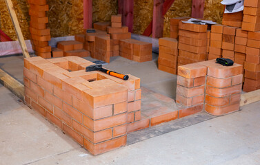 Obraz premium Construction of a stove to heat a wooden house. Assembly of the stove structure for heating a room and a bathhouse.