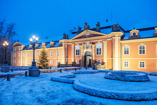 rokokov&yacute; z&aacute;mek Dobř&iacute;&scaron;, Středn&iacute; Čechy, Česk&aacute; republika / rococo chateau Dobris, Central Bohemian region, Czech republic, Europe