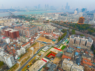 Obraz premium Wuhan Aerial Photography: Old and New Buildings Mix with Modern Skyline