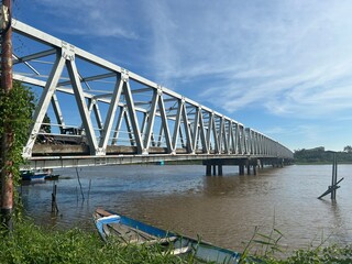 Obraz premium bridge over the river and boat view