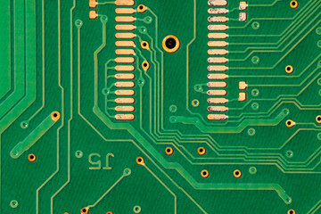 ハードディスクドライブ（HDD）の緑色の制御基板（コントローラー）のクローズアップ