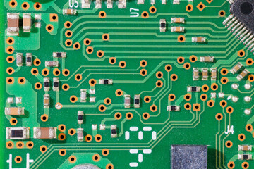 ハードディスクドライブ（HDD）の緑色の制御基板（コントローラー）のクローズアップ