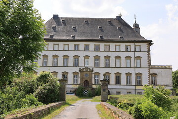 blick auf die Deutschordenskommende M&uuml;lheim im Warsteiner Ortsteil Sichtigvor im Sauerland