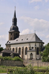 Blick auf die Pfarrkirche St. Margaretha imm Warsteiner Ortsteil Sichtigvor im Sauerland