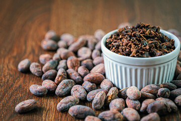 Cocoa nibs, Close-up of cocoa nib and dried cocoa beans