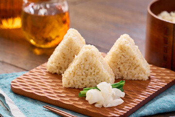 玄米の三角おにぎり