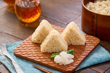 玄米の三角おにぎり