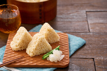 玄米の三角おにぎり