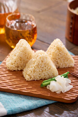 玄米の三角おにぎり