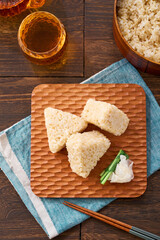 玄米の三角おにぎり