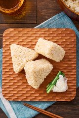 玄米の三角おにぎり