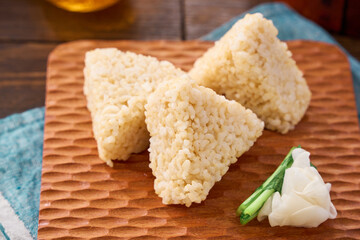 玄米の三角おにぎり