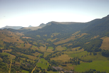 Fototapeta premium Vue du sommet du Puy Mary dans le Cantal, volcan grand site de France
