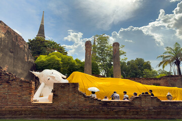 buddha statue in thailand © teetawattch