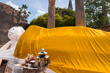 buddha statue in thailand © teetawattch