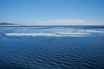 北海道　船上から見たオホーツク海の流氷と能取岬
