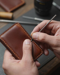 Leatherworker Stitching Wallet with Waxed Thread - Traditional Craft