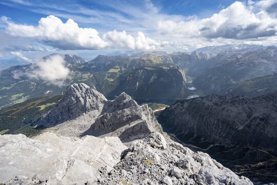 View from the rocky summit of the Watzmann Mittelspitze, view of mountain panorama with Steinernes Meer and K&ouml;nigssee, Kleiner Watzmann and Watzmann Kinder, Watzmann crossing, Berchtesgaden National Park, Berchtesgaden Alps, Bavaria, Germany