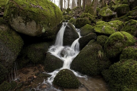 Moss-covered rocks, waterfalls, Geish&ouml;ll waterfalls, In der Geish&ouml;ll, near Sasbachwalden, Black Forest, Baden-W&uuml;rttemberg, Germany