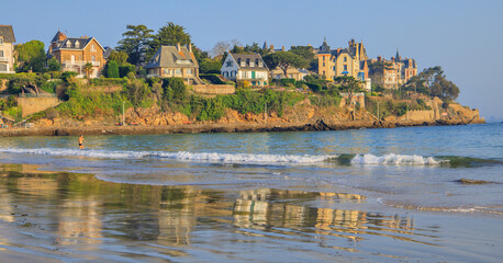 La baignade du matin &agrave; Dinard, Bretagne 