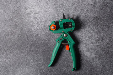 grafting pruner for grafting fruit trees and grapes