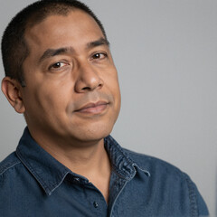 Obraz premium Portrait of a Relaxed Latino Man with Realistic Skin Texture and High Detail