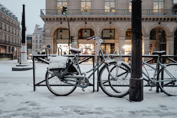 Paris sous la neige en hiver