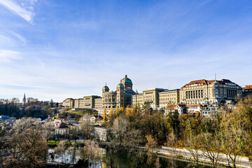 Fototapeta premium Bern, Altstadt, Bundeshaus, Winter, Wintersonne, Wintertag, Weihnachten, Aare Fluss, Hauptstadt, Schweiz 