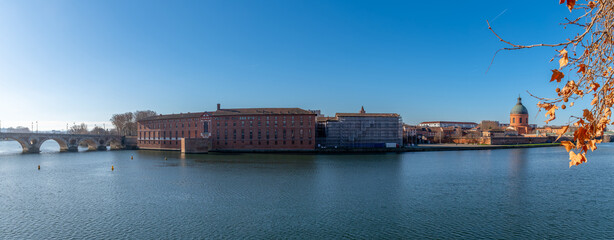 Panoramic view of the H&ocirc;tel-Dieu and the new bridge in Toulouse, Occitanie, France.